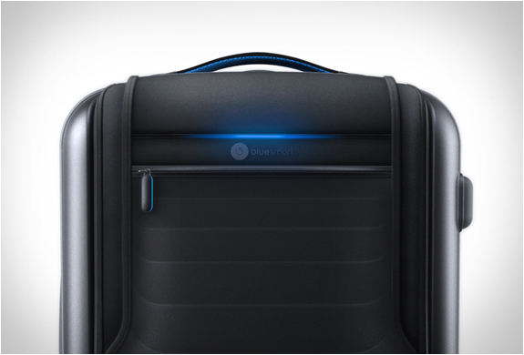 bluesmart-smart-carry-on-3.jpg | Image