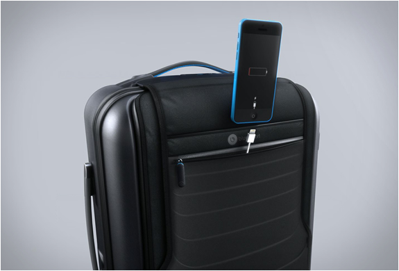 bluesmart-smart-carry-on-7.jpg