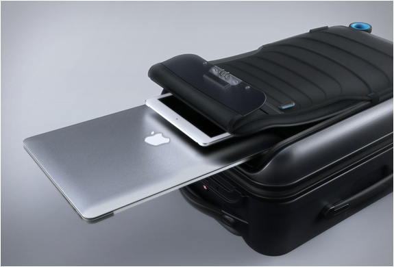 bluesmart-smart-carry-on-8.jpg