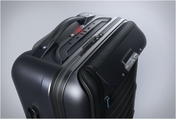 bluesmart-smart-carry-on-9.jpg