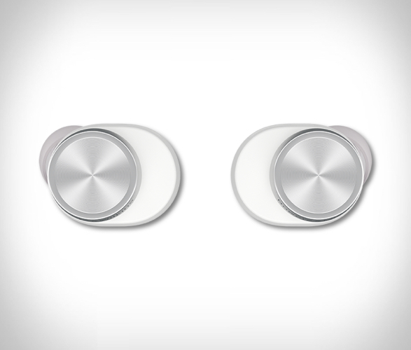 bowers-wilkins-pi7-s2-earbuds-3.jpg | Image