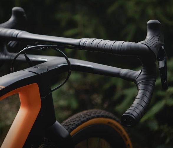 canyon-grail-on-electric-gravel-bike-4.jpg | Image