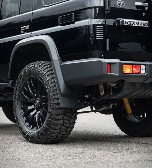 chelsea-truck-toyota-land-cruiser-70-7.jpg | Image