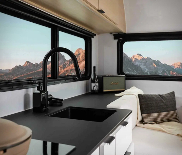 coast-model-1-electric-trailer-6.jpeg