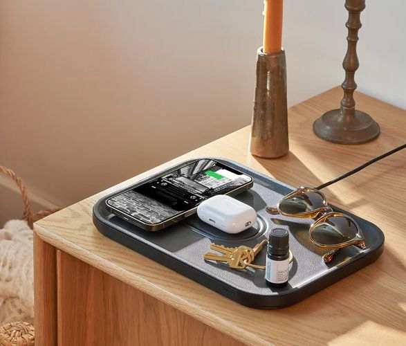 courant-mag-3-charging-tray-2.jpg | Image