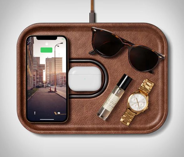 courant-mag-3-charging-tray-3.jpg | Image