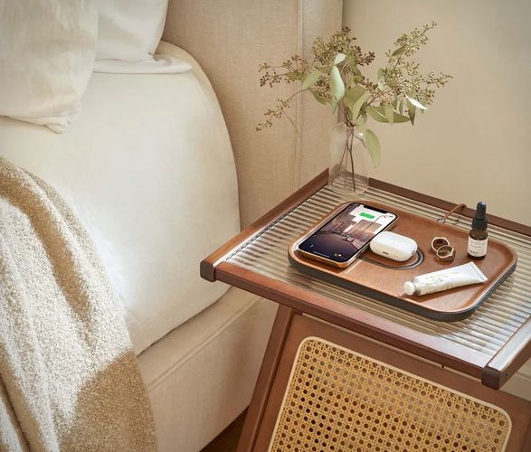 courant-mag-3-charging-tray-4.jpg | Image