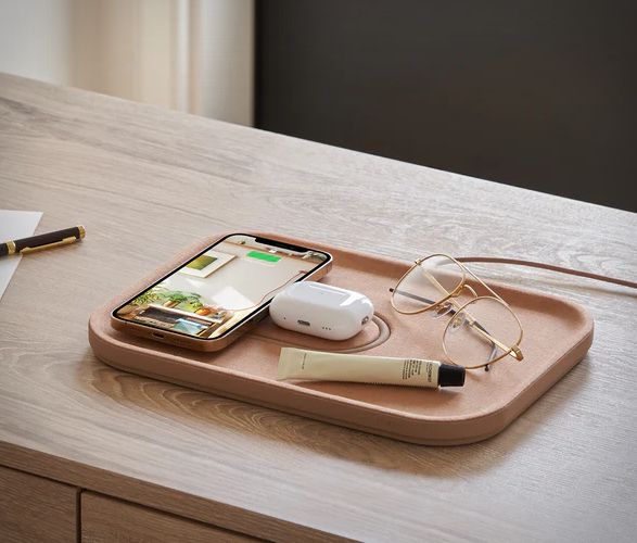 courant-mag-3-charging-tray-5.jpg | Image