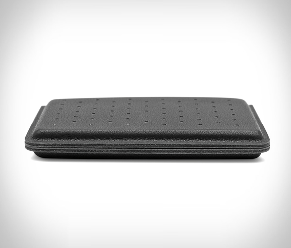 discommon-thermoformed-card-wallet-2.jpg | Image