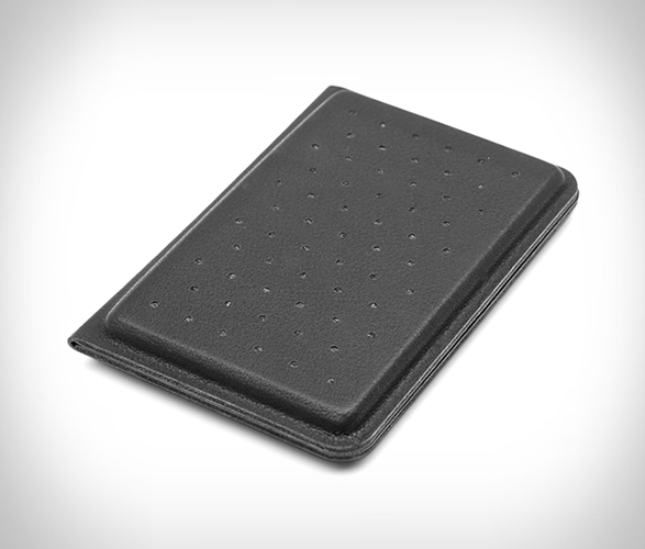 discommon-thermoformed-card-wallet-4.jpg | Image