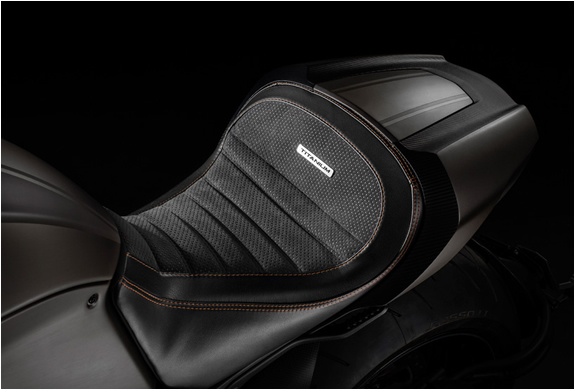 ducati-diavel-titanium-7.jpg