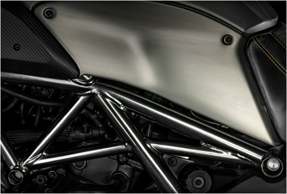 ducati-diavel-titanium-8.jpg
