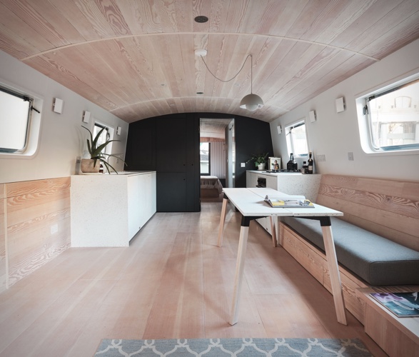 dusky-parakeet-houseboat-3.jpg | Image