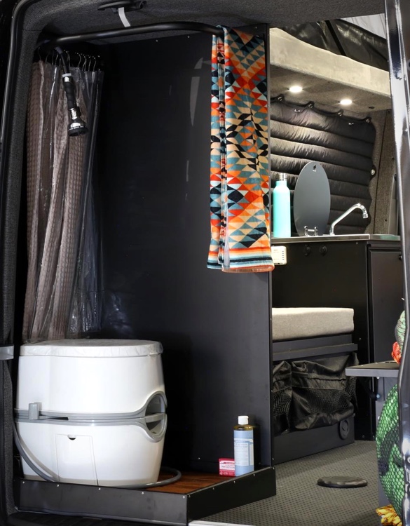exclusive-outfitters-sprinter-15a.jpg