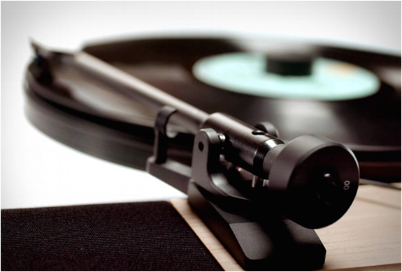 floating-record-vertical-turntable-6.jpg
