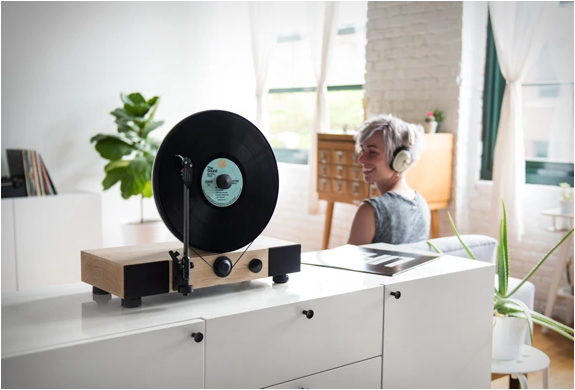 floating-record-vertical-turntable-8.jpg
