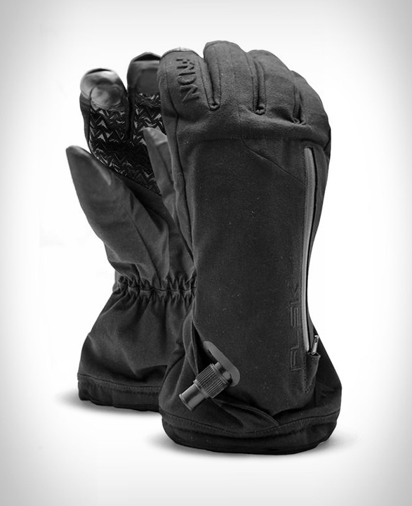 fndn-flask-glove-2.jpg | Image