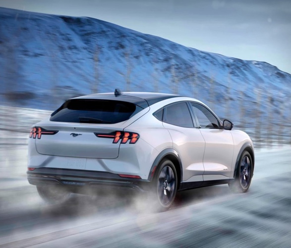 ford-mustang-mach-e-10.jpg