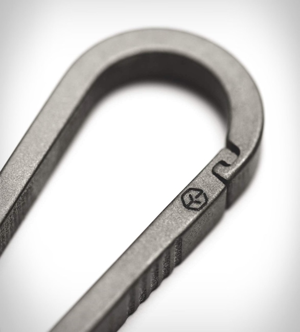 g2-titanium-carabiner-keychain-3.jpg | Image