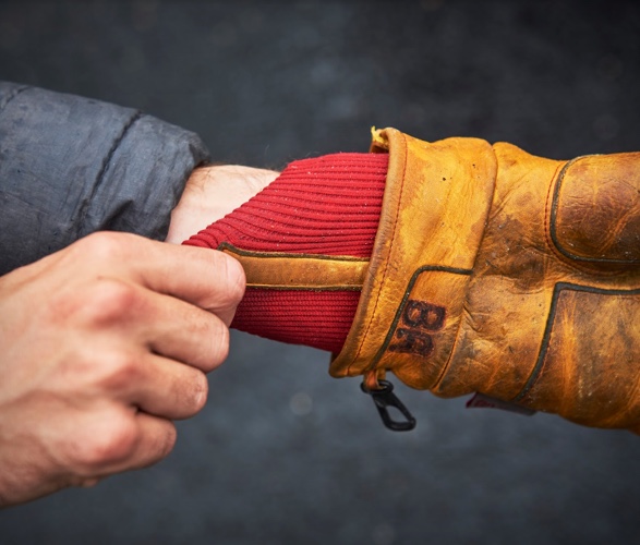 giver-frontier-mittens-3.jpg | Image