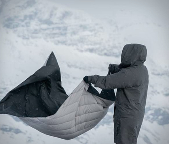 houdini-rumpl-reconnect-blanket-6.jpeg