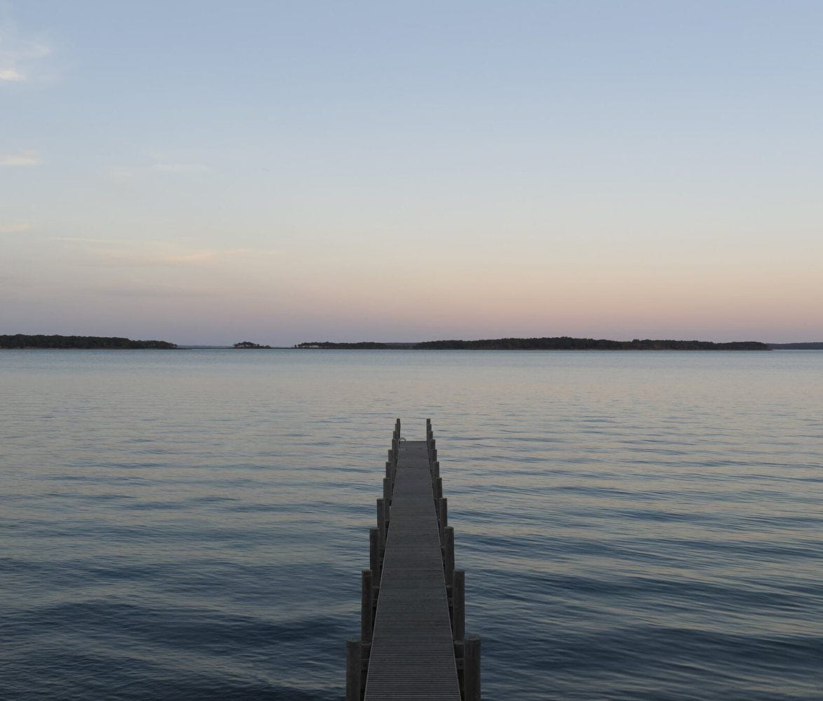 house-on-sag-harbor-03-waterfront-dock-view-1174x1000.jpg | Image