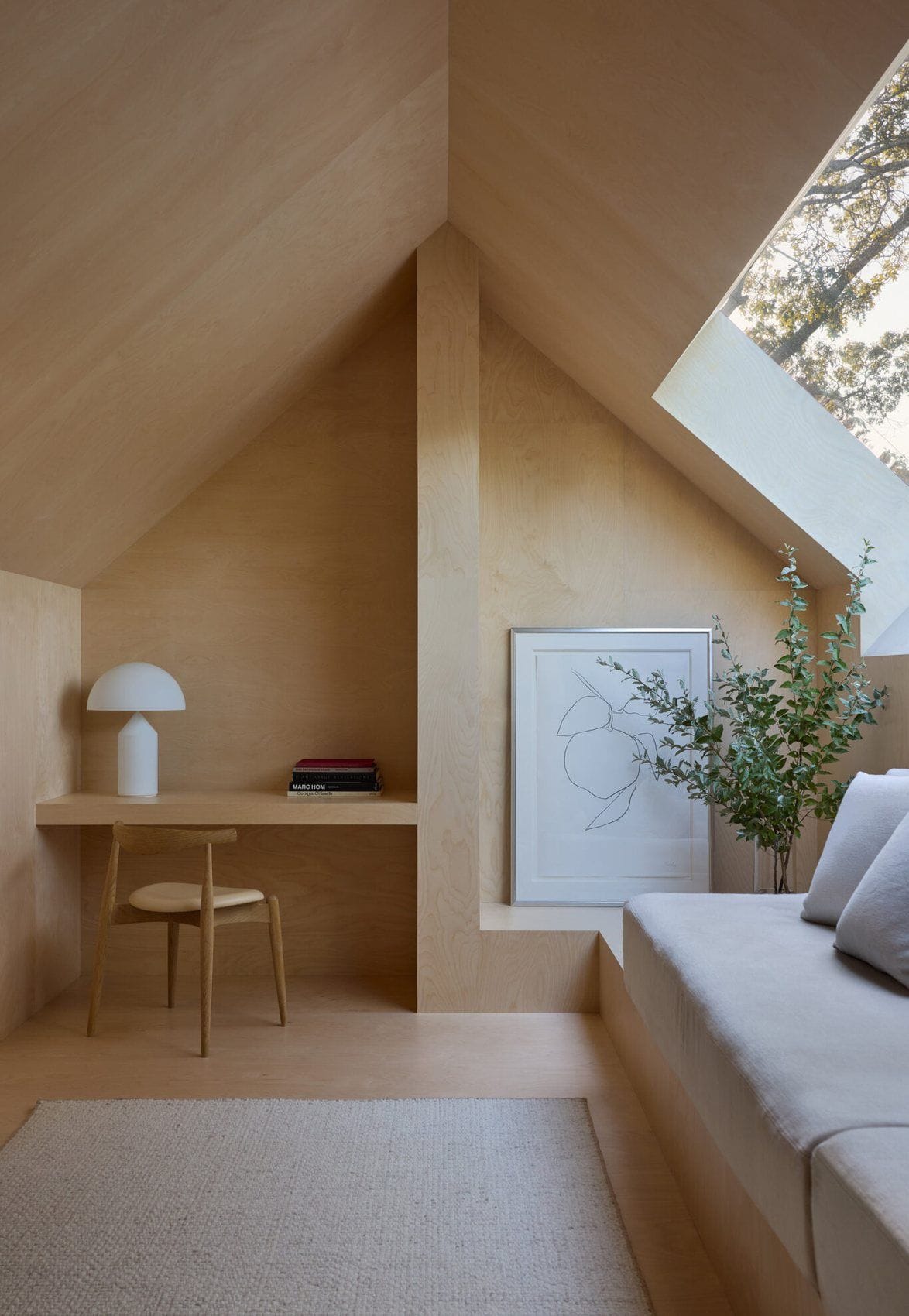 house-on-sag-harbor-20-bedroom-reading-nook-1174x1700.jpg | Image