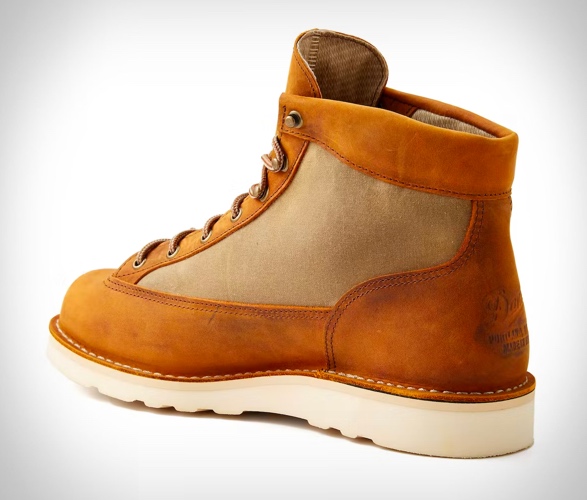huckberry-danner-waxed-canvas-danner-light-3.jpg | Image