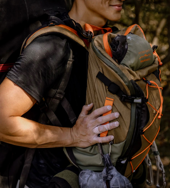 huckberry-mystery-ranch-greenbelt-hybrid-backpack-5.jpeg | Image
