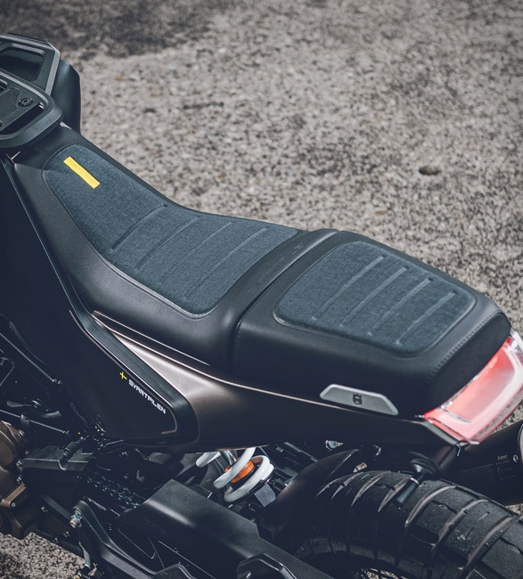 husqvarna-svartpilen-401-2022-8.jpg