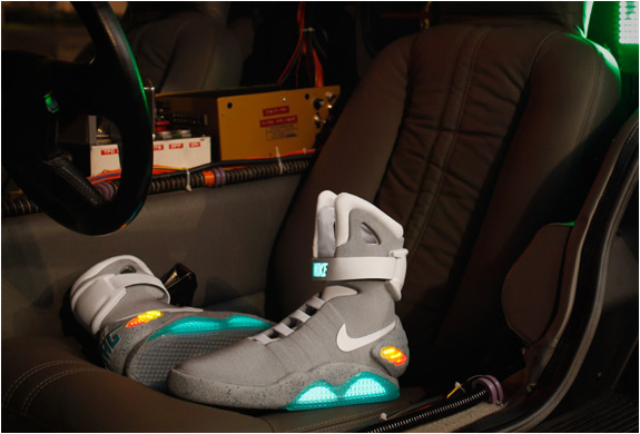 img_2011_nike_mag_5.jpg | Image