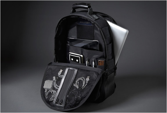 img_black_leather_killspencer_utility_bag_4.jpg | Image