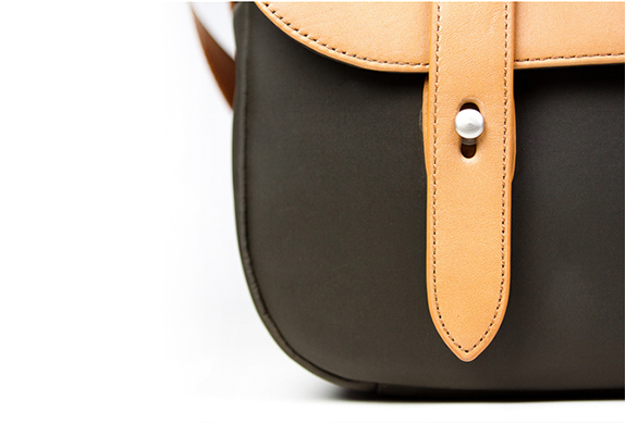 img_classic_leather_camera_bag_5.jpg | Image