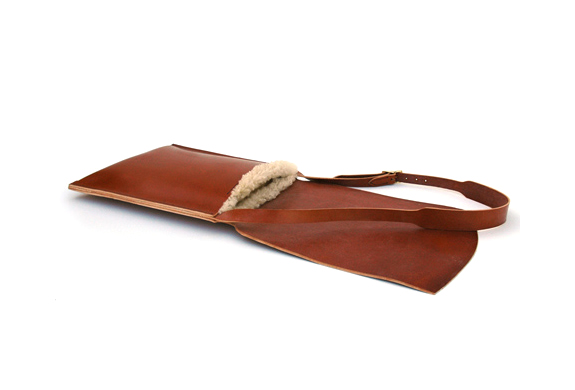 img_de_bruir_sheepskin_laptop_bag_4.jpg | Image