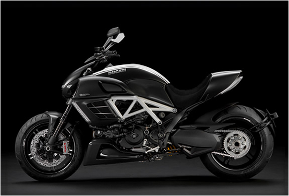 img_ducati_diavel_amg_4.jpg | Image