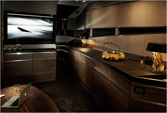 img_hedonist_yacht_artofkinetik_5.jpg | Image