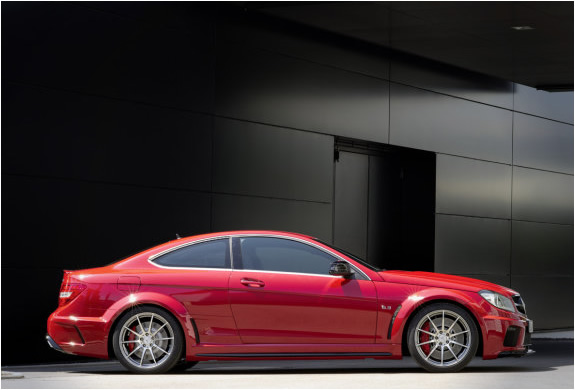 img_mercedes_benz_c63_amg_black_series_4.jpg | Image