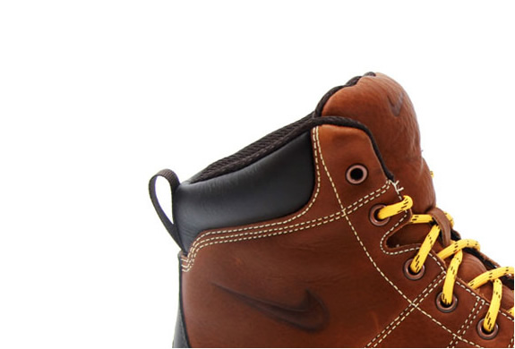 img_nike_woodside_hiking_boots_3.jpg | Image