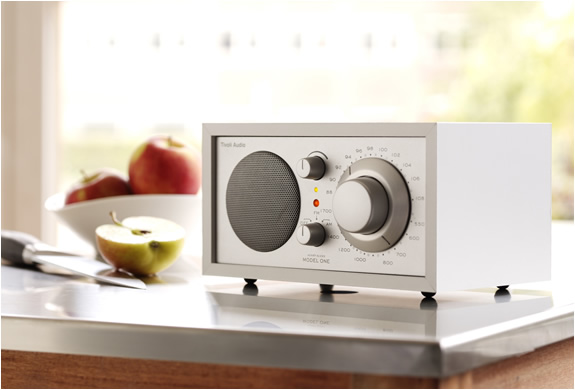 img_tivoli_radio_model_one_3.jpg | Image