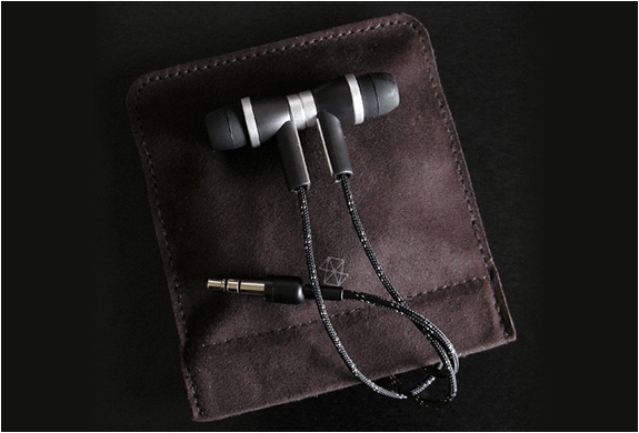 img_zune_premium_headphones_4.jpg | Image