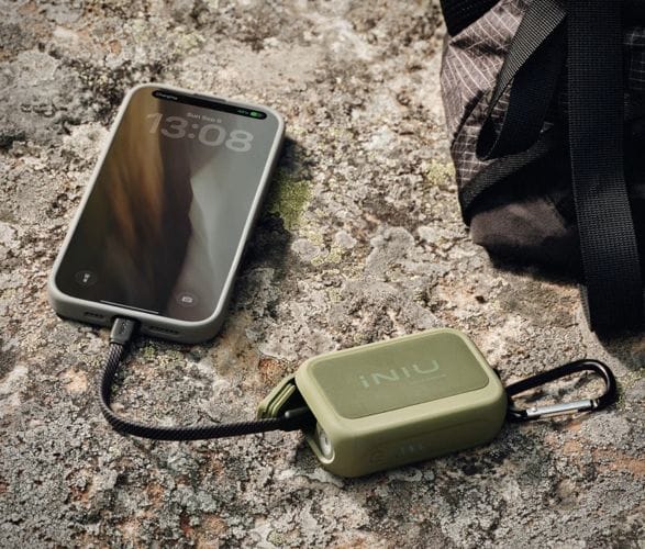 iniu-outdoor-rugged-10000mah-portable-charger-5.jpg | Image