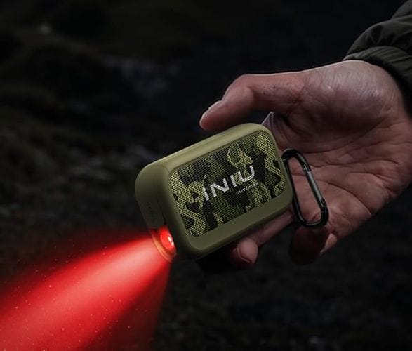 iniu-outdoor-rugged-10000mah-portable-charger-7.jpg | Image