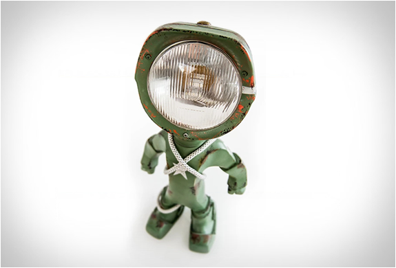 lampster-robo-lamp-10.jpg