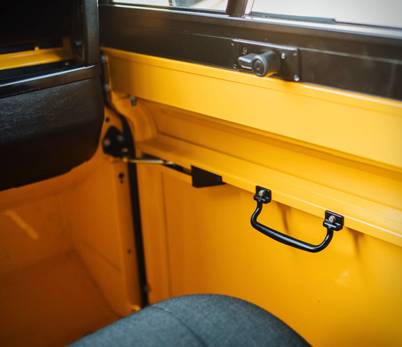 land-rover-d90-8.jpg
