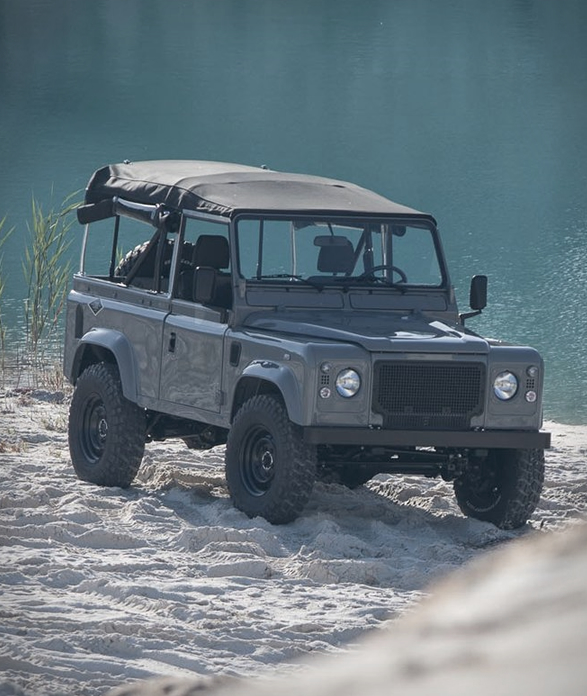 land-rover-d90-grey-13.jpg
