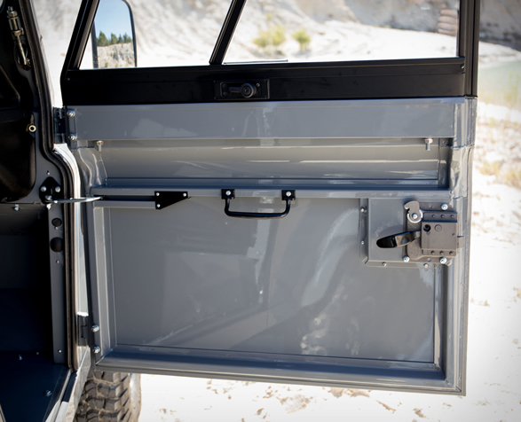land-rover-d90-grey-6.jpg