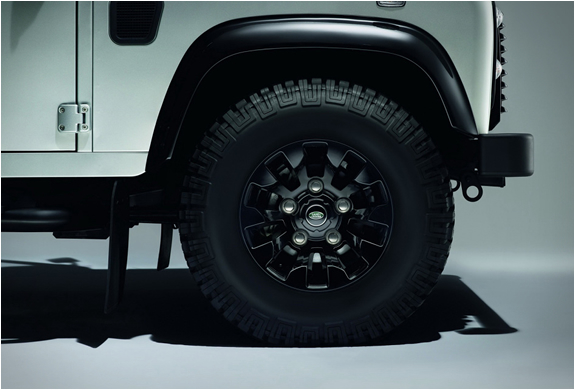 land-rover-defender-black-silver-pack-3.jpg | Image