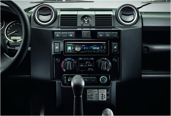 land-rover-defender-black-silver-pack-5.jpg | Image