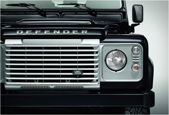 land-rover-defender-black-silver-pack-8.jpg
