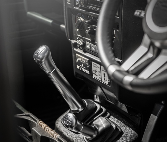 land-rover-defender-flying-huntsman-14.jpg